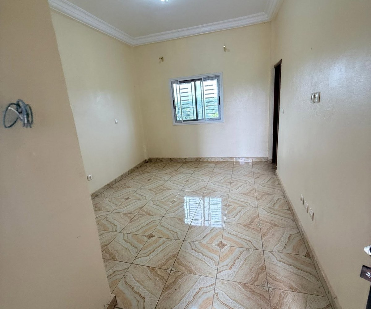Belle chambre à louer à Tsinga Village
