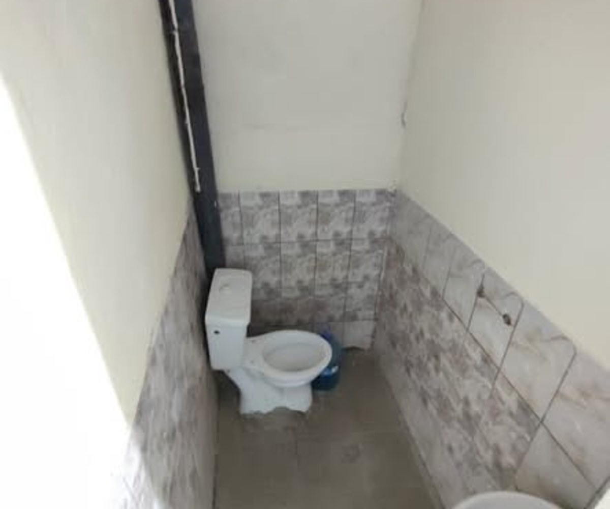 Chambre spacieuse à louer à Fouda