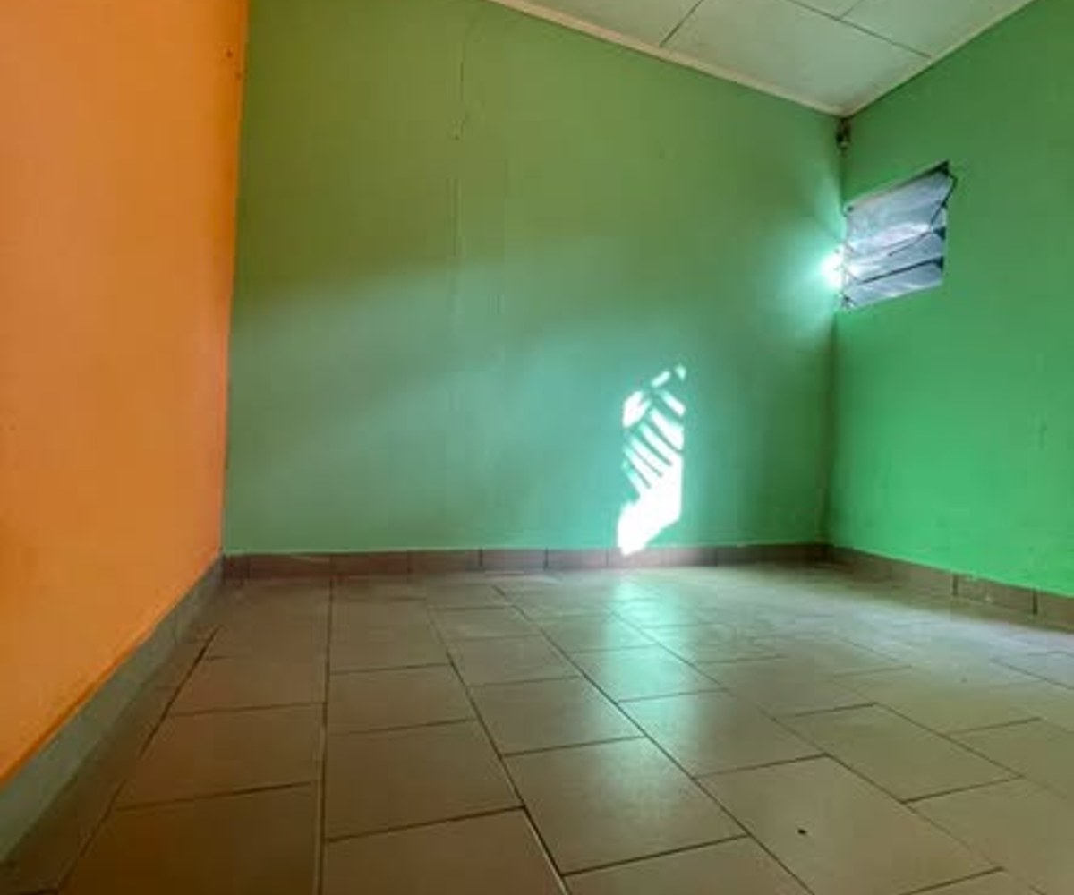 Chambre moderne sans cuisine à Logbessou, Douala