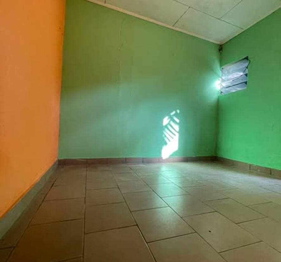 Chambre moderne sans cuisine à Logbessou, Douala