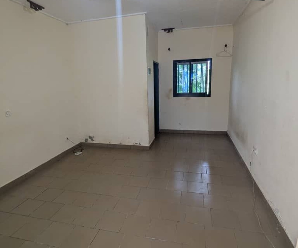 Chambre moderne à louer à Nkolnda