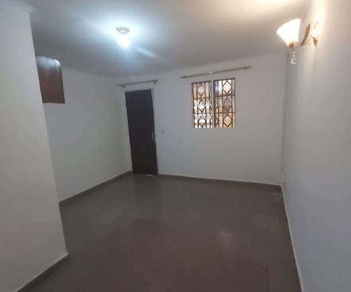 Chambre moderne à louer à Biyem-Assi