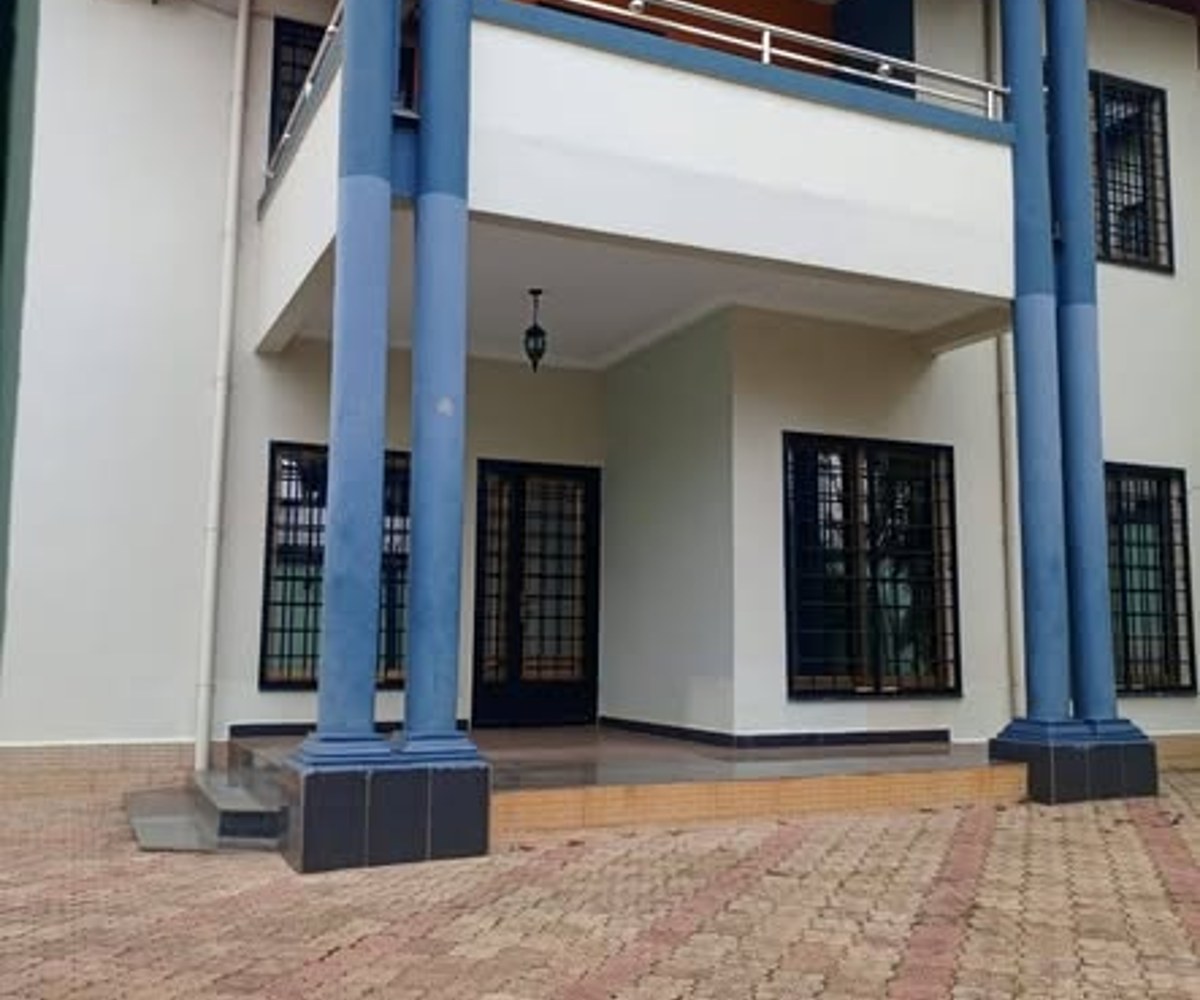 À louer - Duplex 7 chambres - Omnisport, Yaoundé