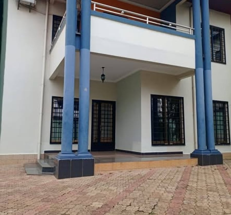 À louer - Duplex 7 chambres - Omnisport, Yaoundé