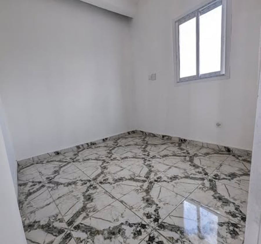 Studio moderne 4 pièces neuf à Ndogbong