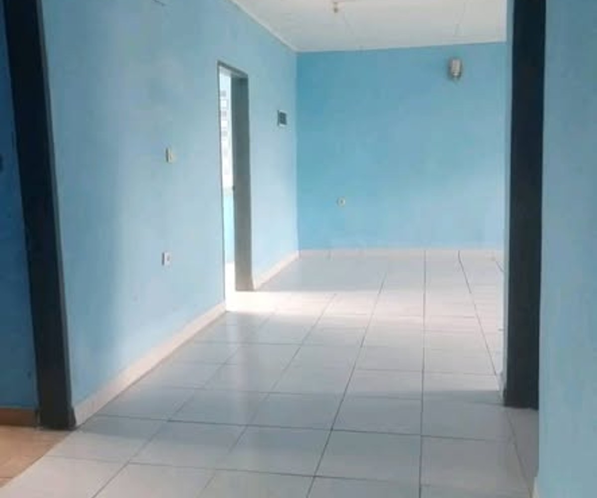 Très vaste studio moderne à louer - Logbaba, Plateau