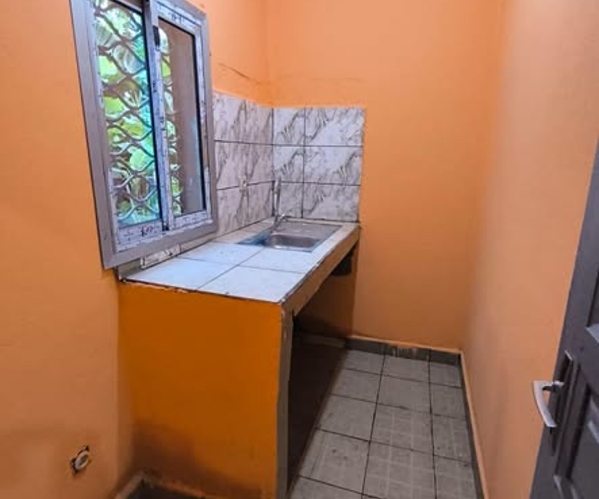 Studio moderne à Ndogbong carrefour conquête