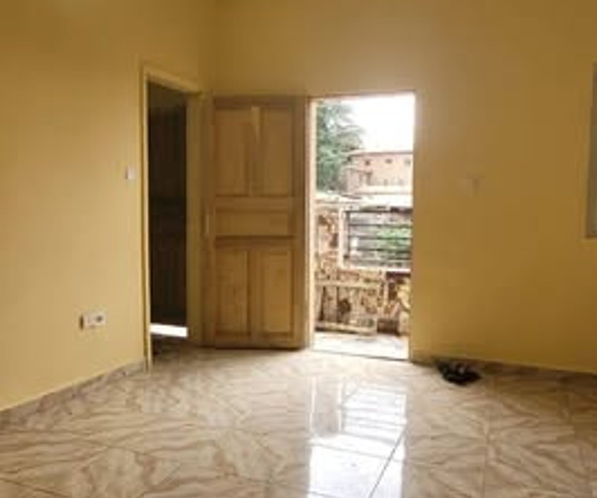 Appartement neuf 2 chambres à Biyem-Assi - maison blanche