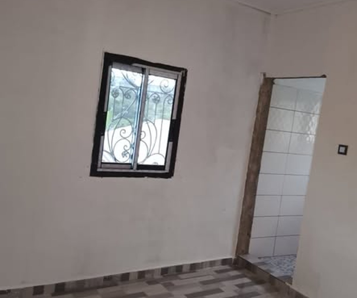 Studio moderne à louer à PK 17