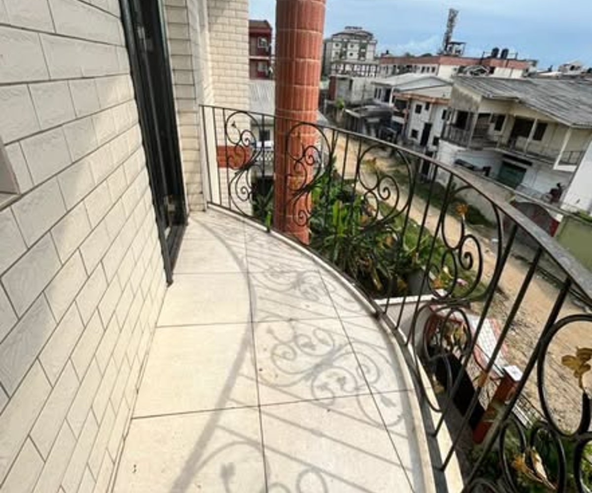 Très vaste appartement moderne à louer – Ndogbong