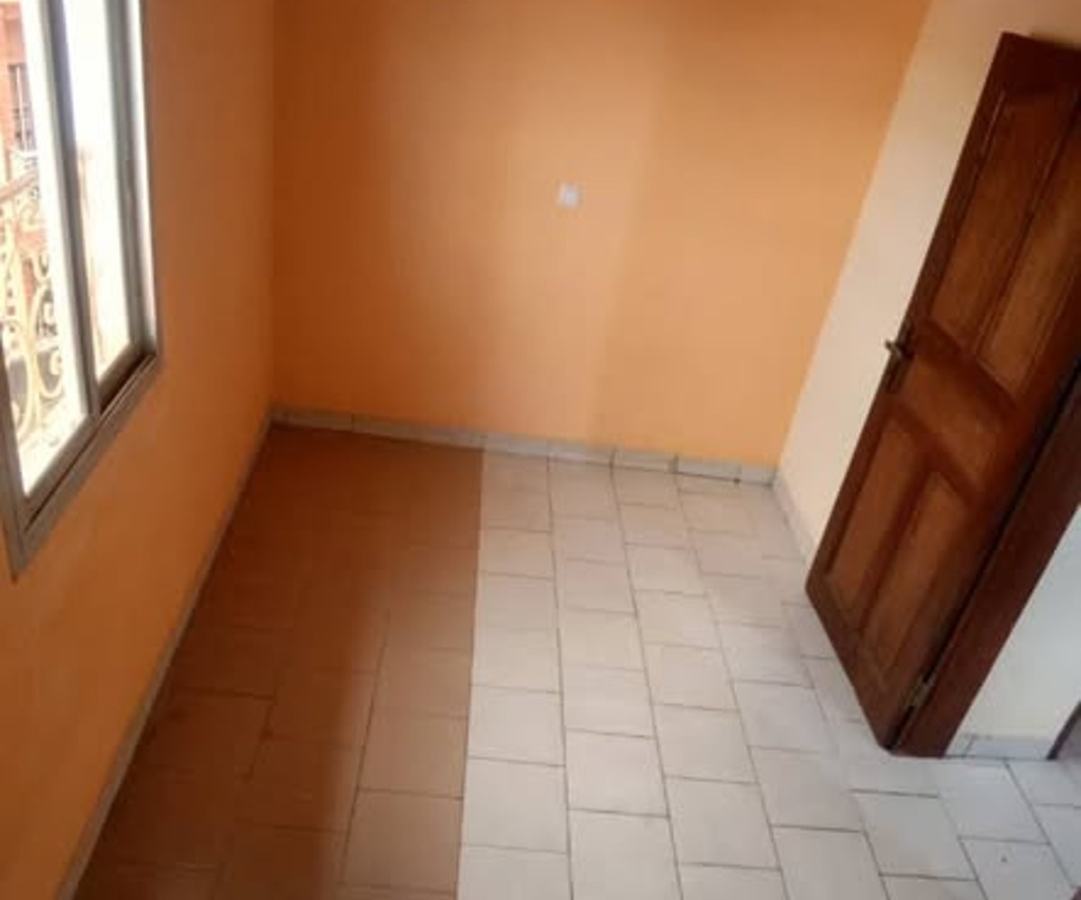 Appartement 2 chambres à louer - Essomba, Yaoundé