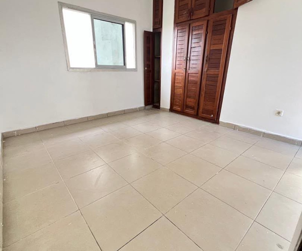 Appartement 3 chambres à louer à Logpom, Douala
