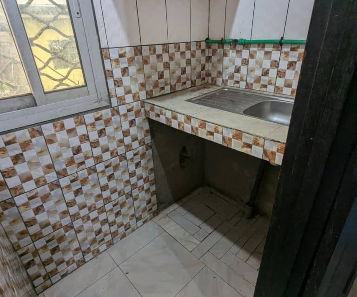 Studio moderne à louer à Mendong