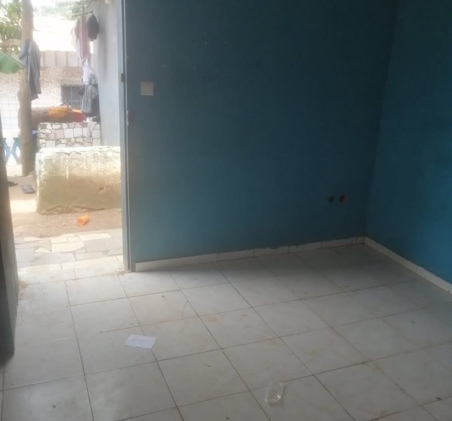 Vaste chambre moderne à louer - Ekounou