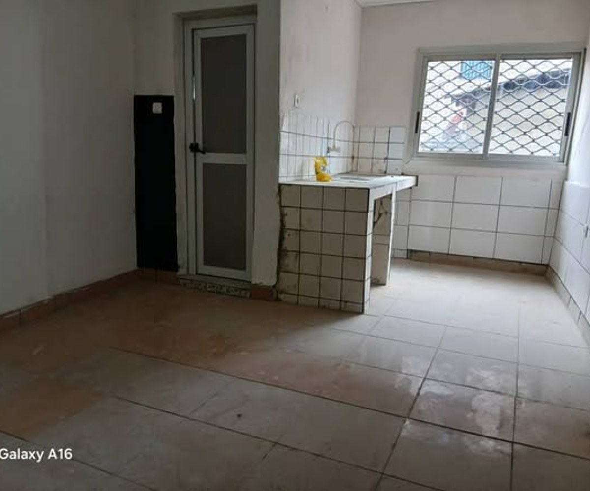 Vaste Chambre Moderne à Bonamoussadi, Douala