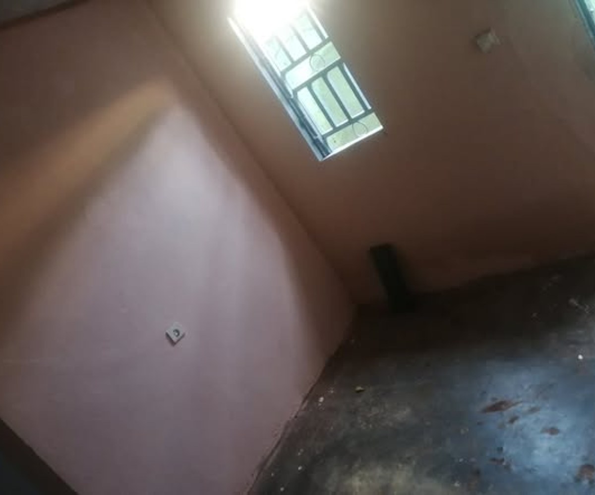 Chambre simple à louer - Nkomo, Yaoundé