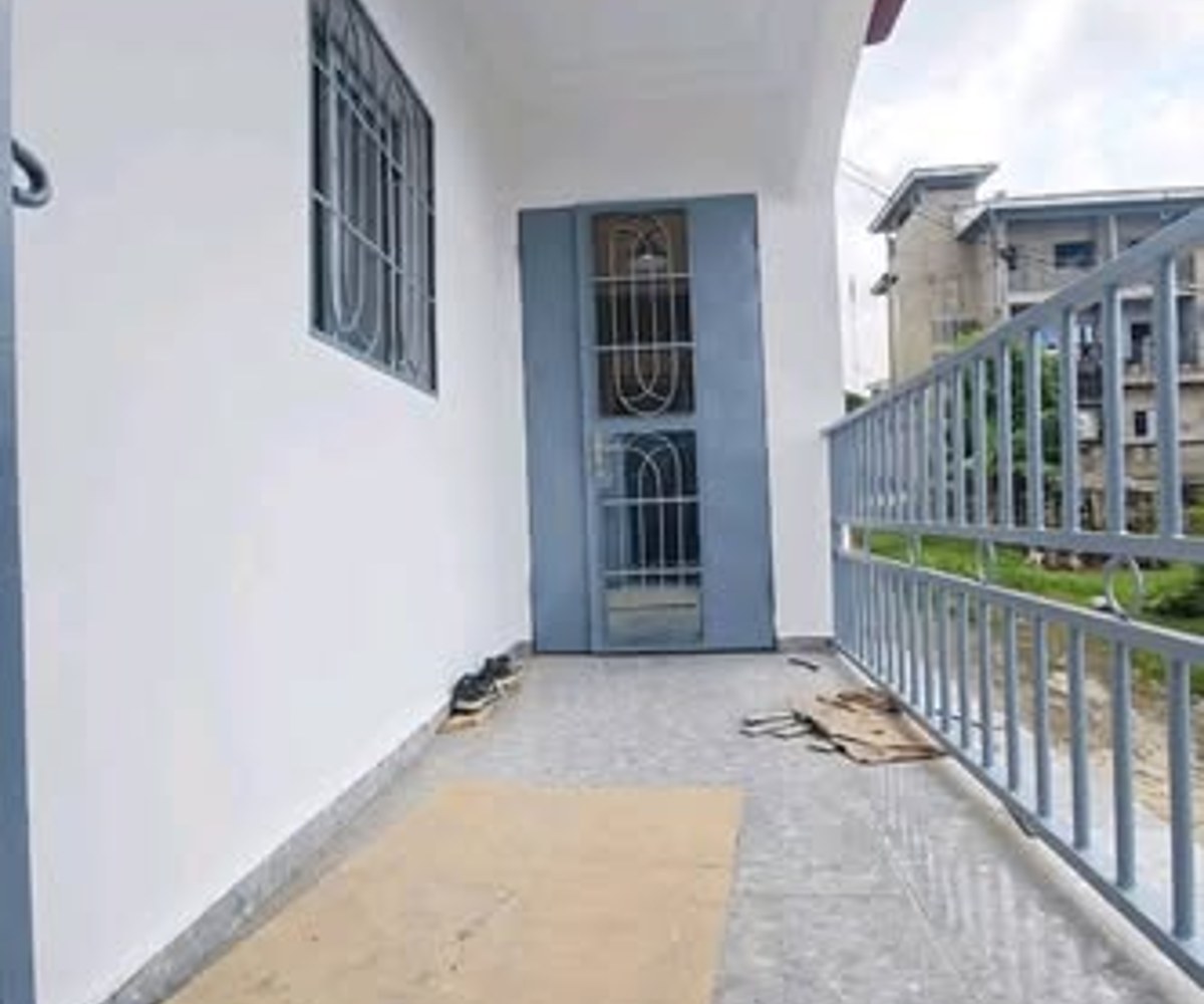 Grand appartement moderne à louer à Logbaba Chapelle