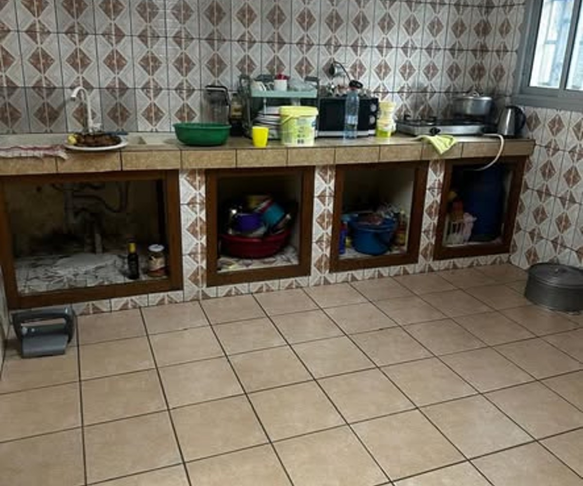 Villa à louer à Kotto avec 3 chambres et 3 douches