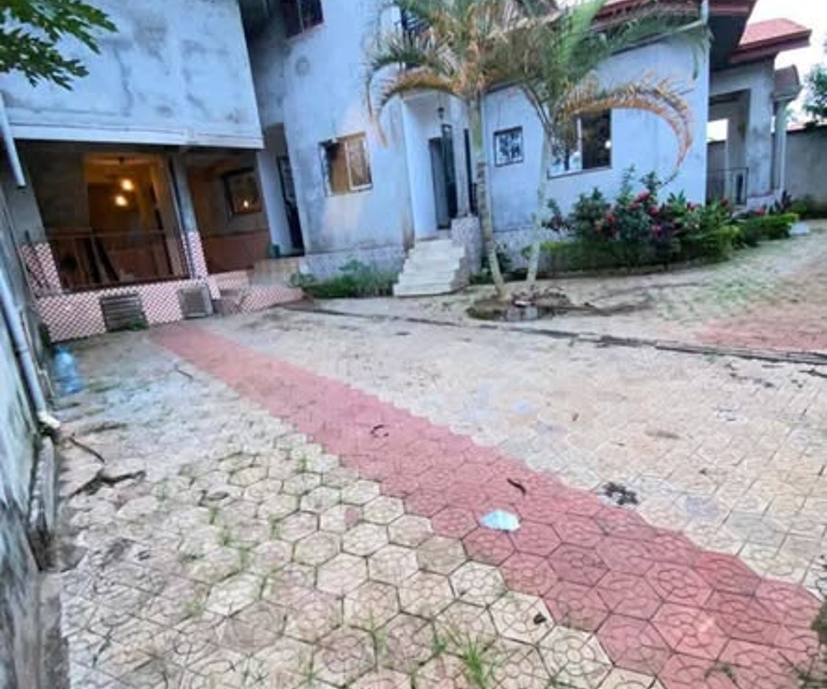 Duplex à louer à Odza