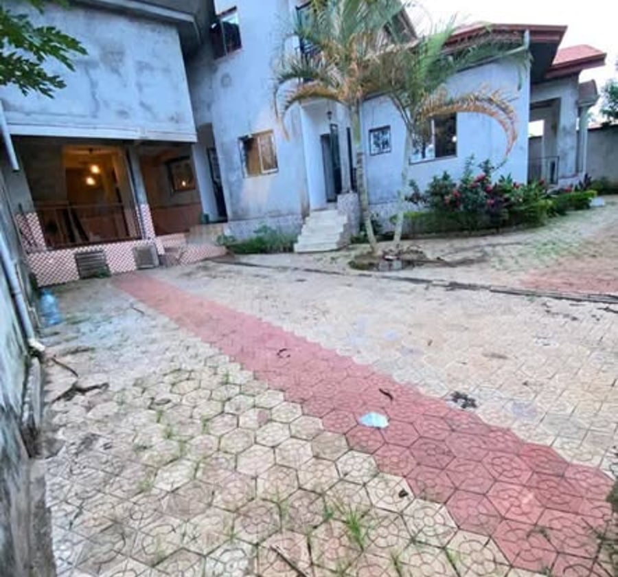 Duplex à louer à Odza