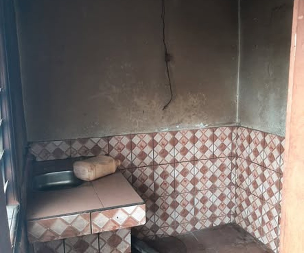 Appartement moderne à PK10, derrière le marché