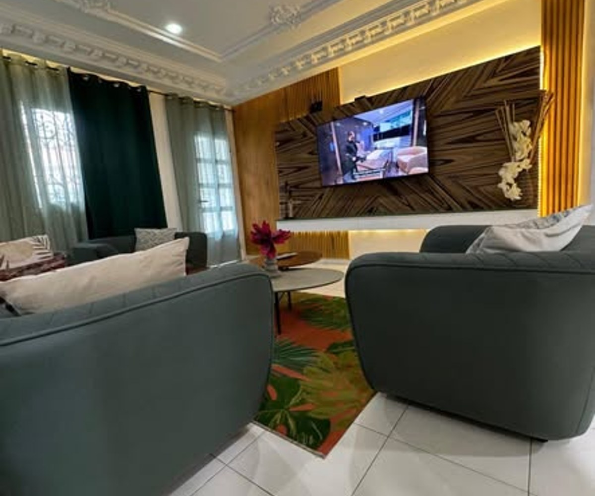 Meublés à Bastos - Chambres, studios et appartements