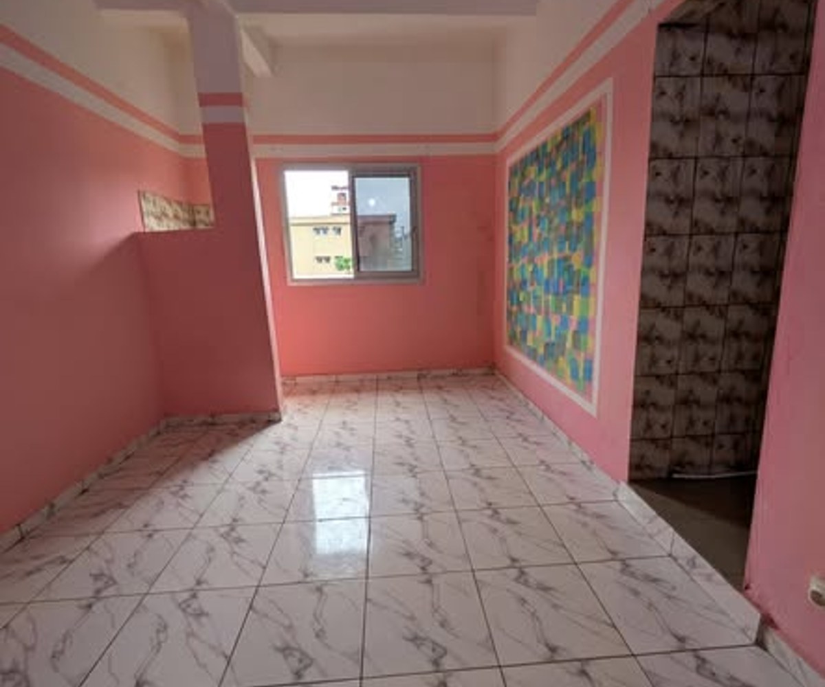Jolie et vaste chambre à louer à Logbessou