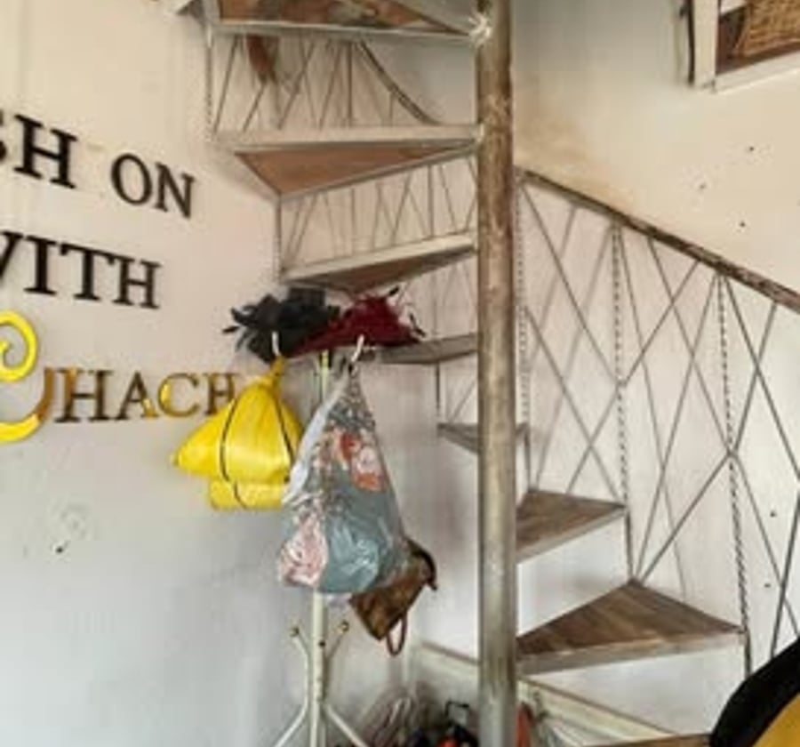 Vaste boutique à louer - Essos, Yaoundé