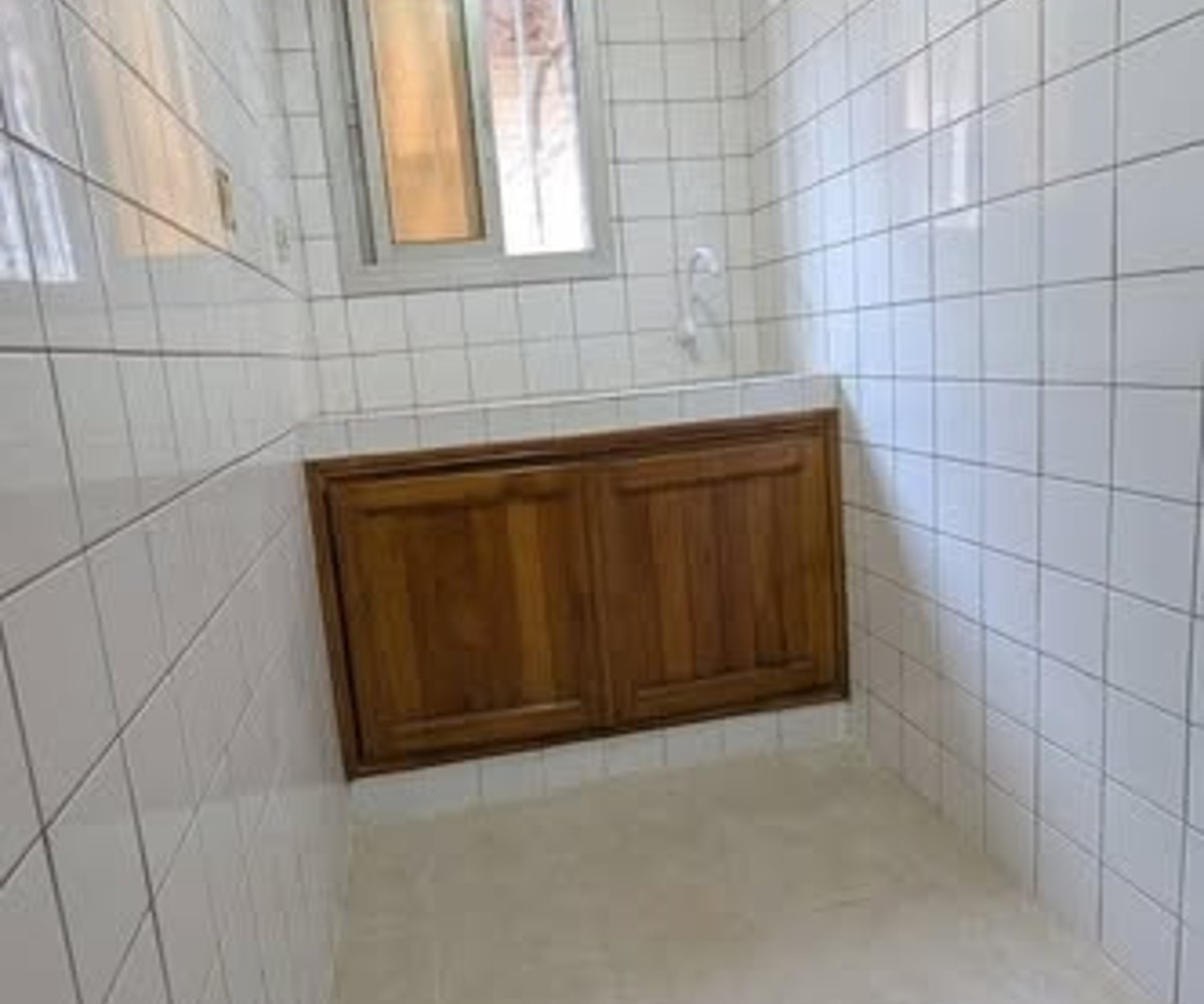 Chambre moderne avec cuisine placard à Makepe Missoké
