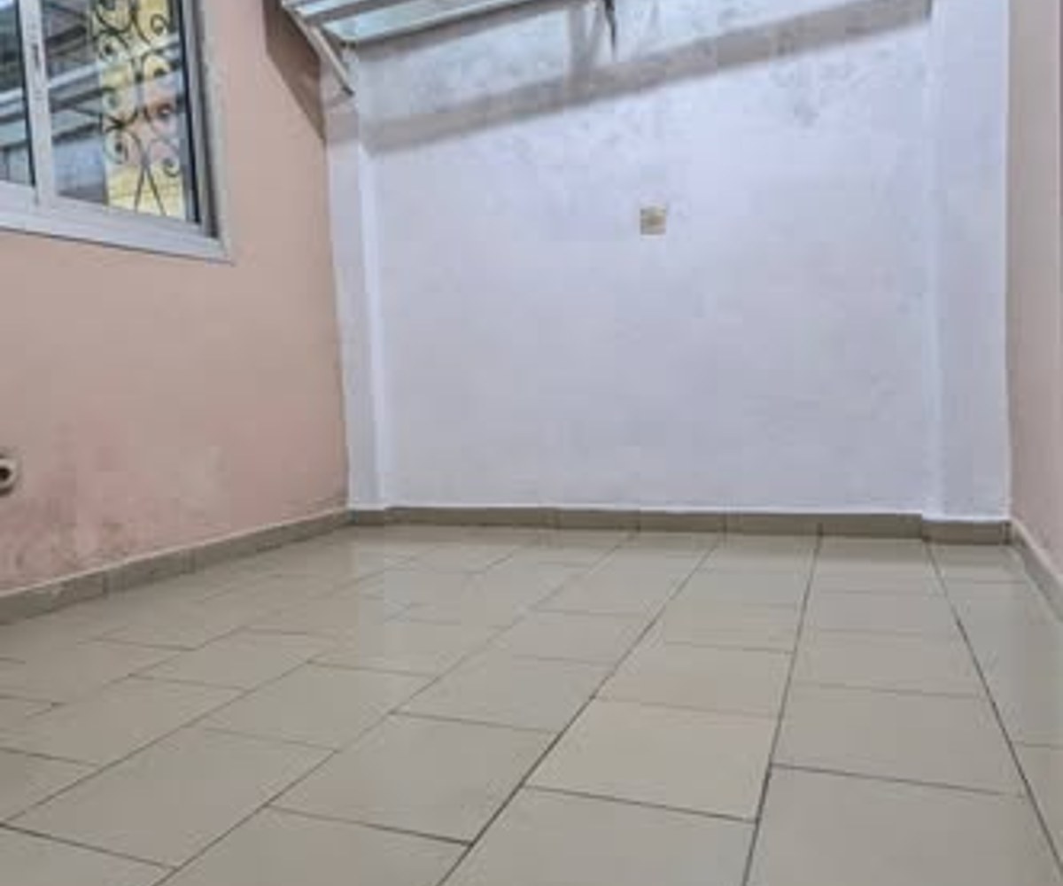 Studio moderne 4 pièces à Ndogbong - 50 000 XAF/mois