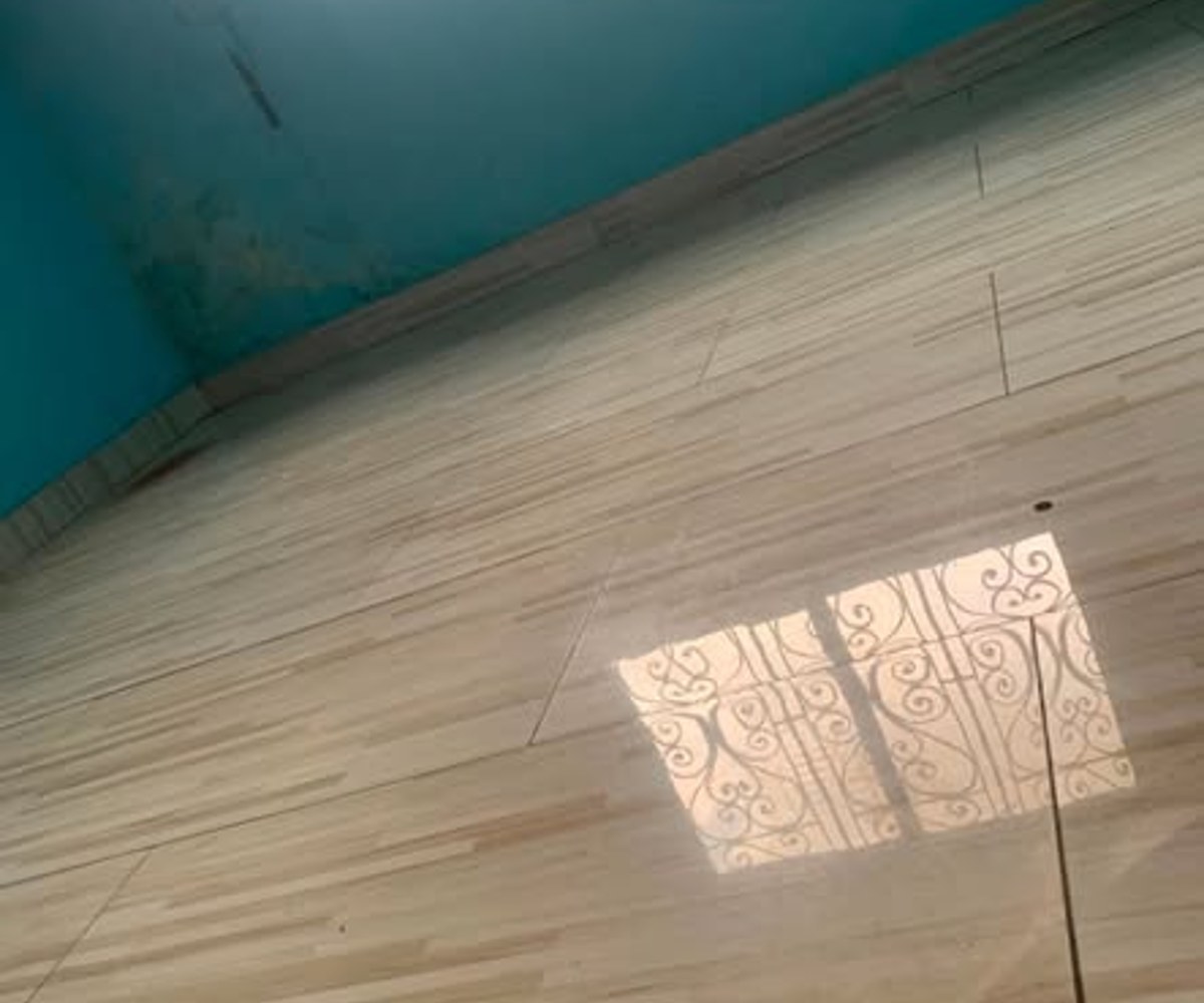 Studio moderne à Ndogbassi – Balcon, parking, forage, compteur prépayé