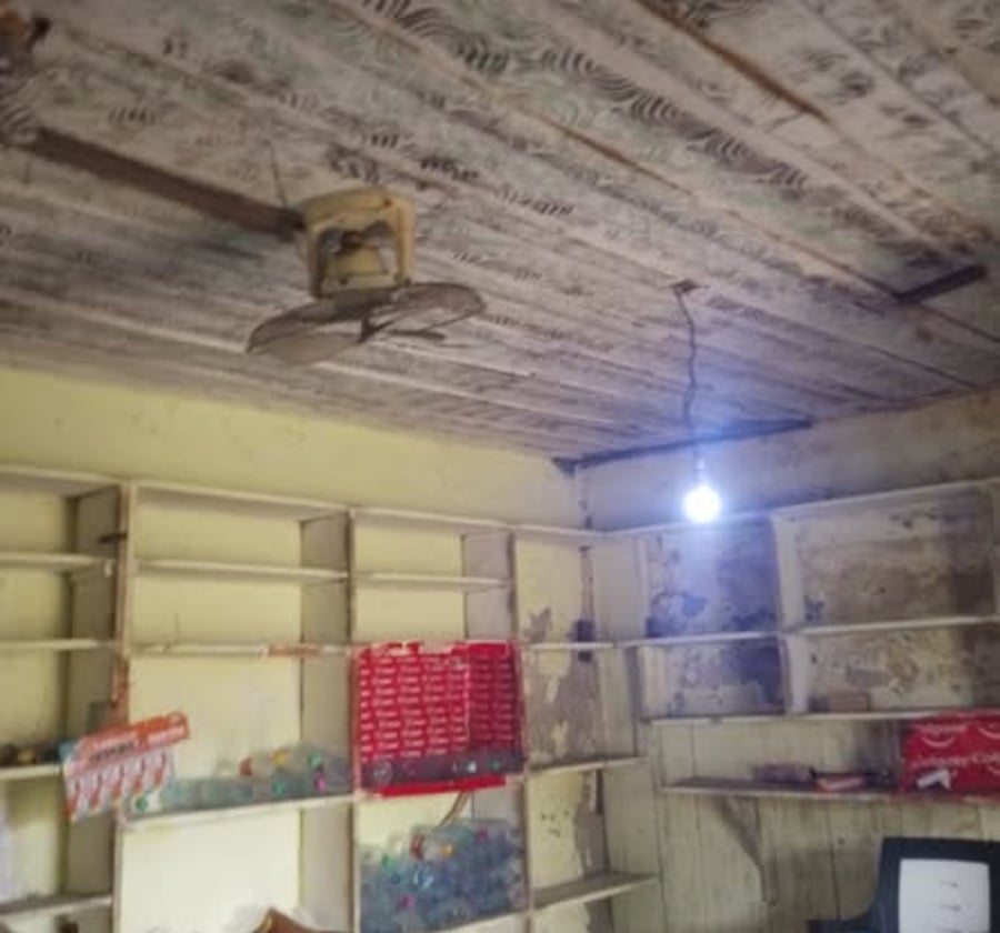 Grande boutique à louer à Ndokoti