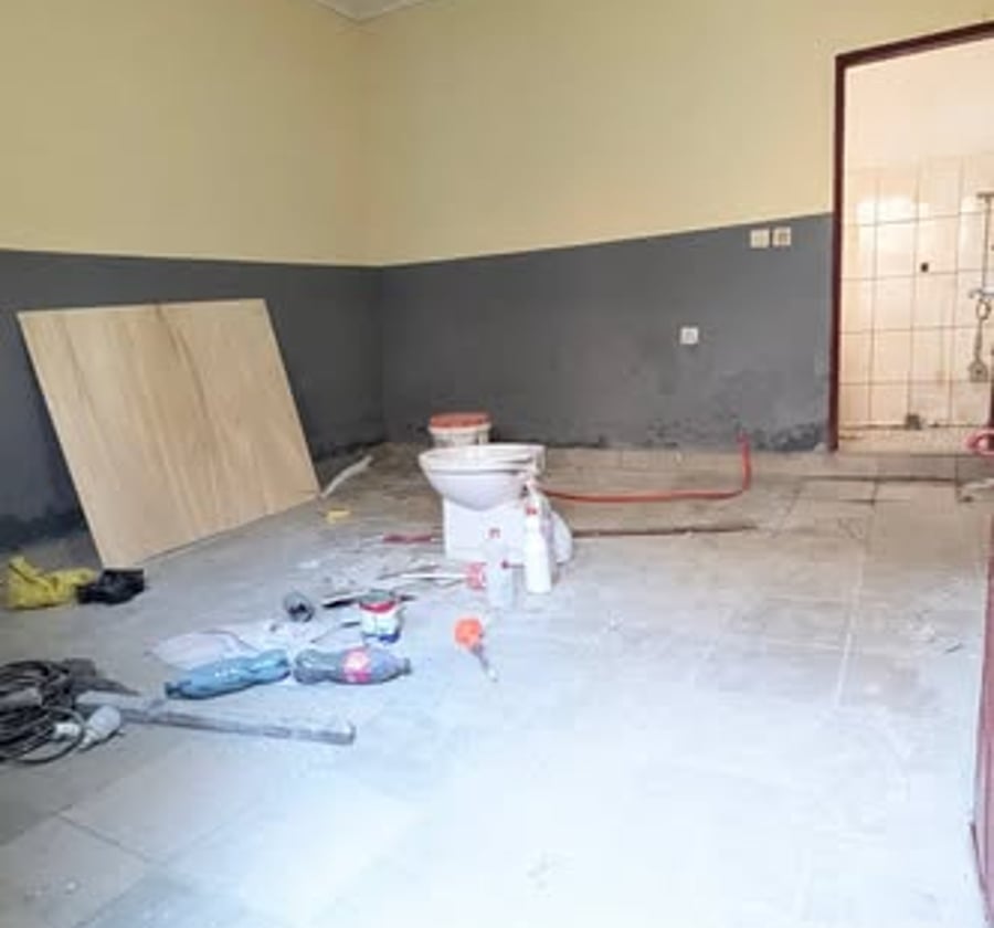 Vaste chambre moderne à Ndogbong