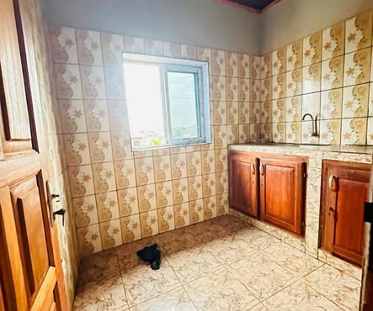 Vaste appartement moderne à louer à Nkozoa