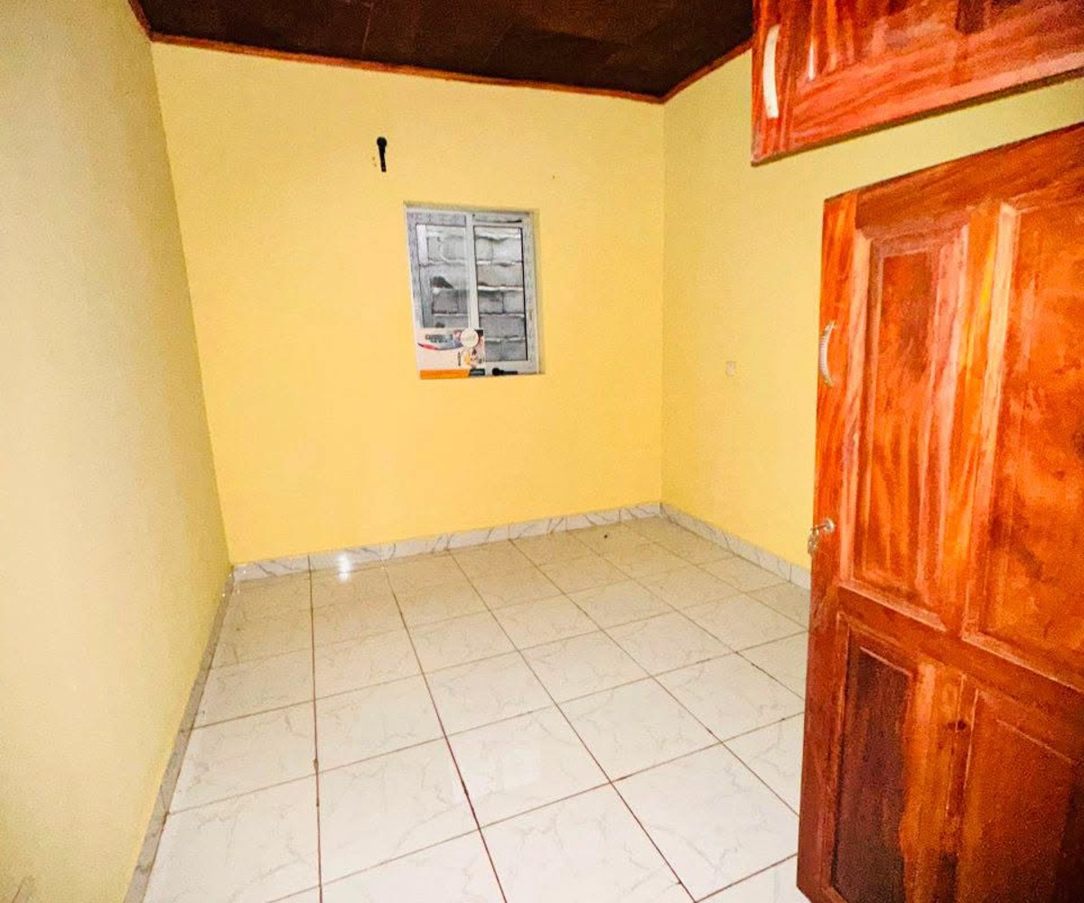 Vaste appartement moderne à louer à Nkozoa