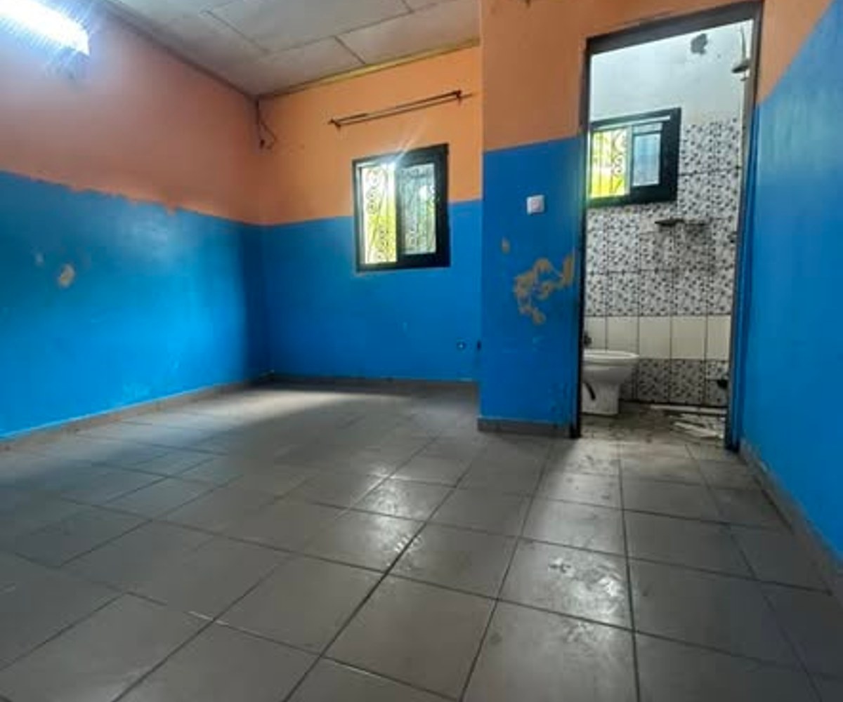 Studio moderne 4 pièces à louer à PK15 Douala