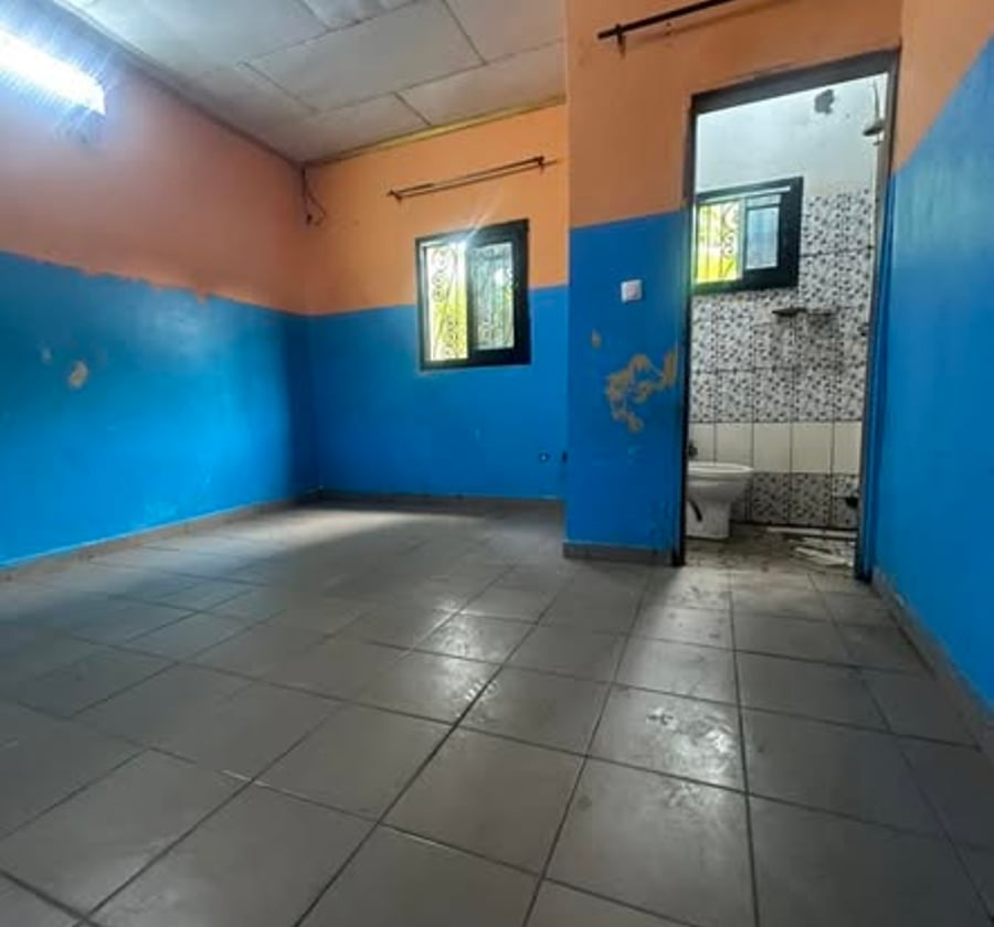 Studio moderne 4 pièces à louer à PK15 Douala