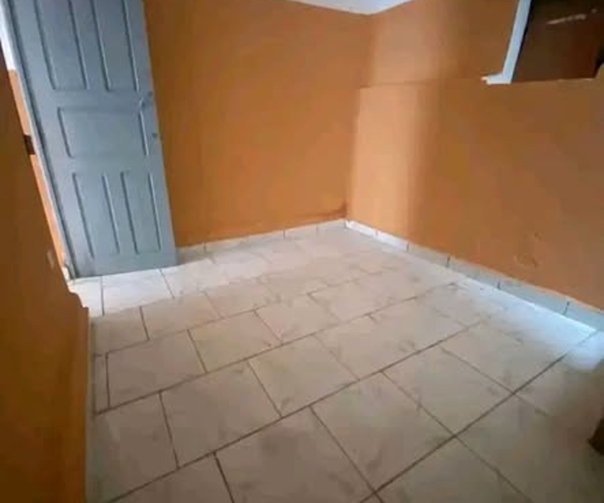 Studio moderne à Nyalla (Entrée école)