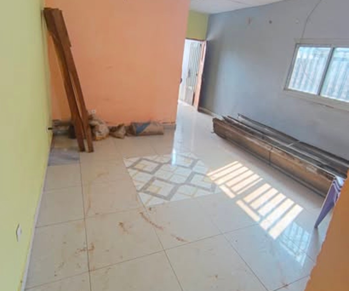 Studio moderne à louer à Efoulan