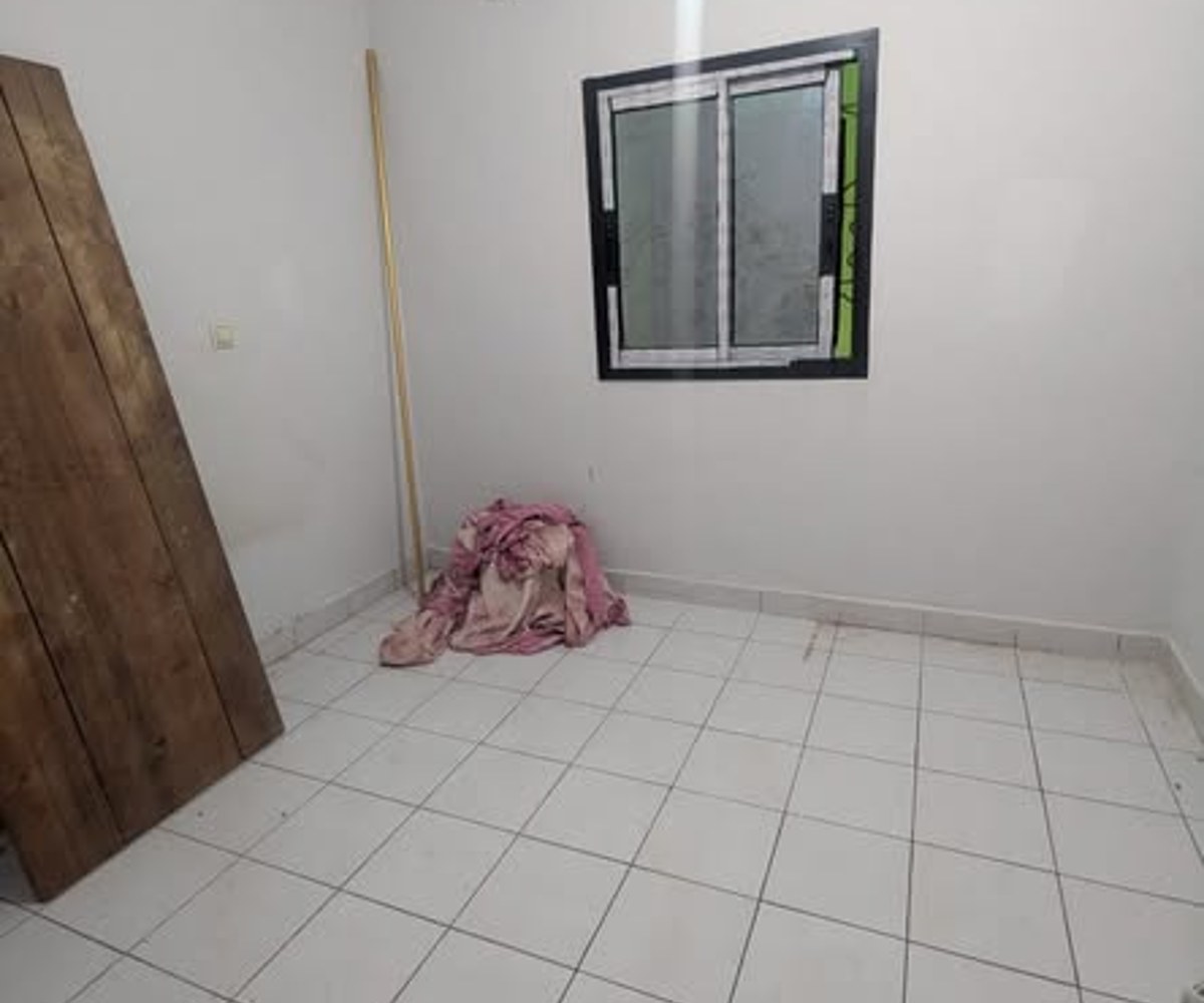 Studio moderne à louer à Simbock