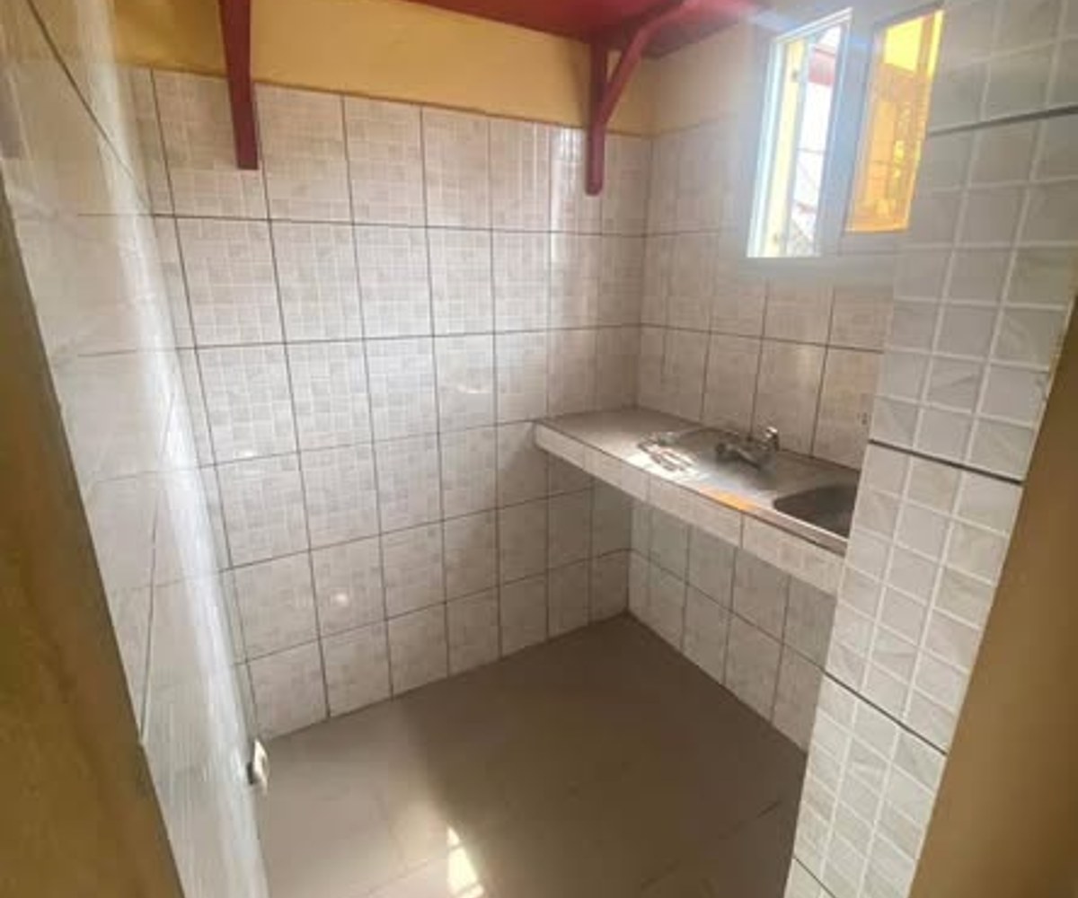 Chambre de 3 pièces à louer - PK 10, Douala