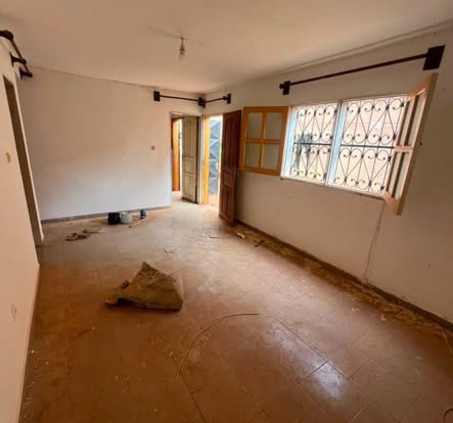 Studio moderne à louer - Mendong carrefour banane