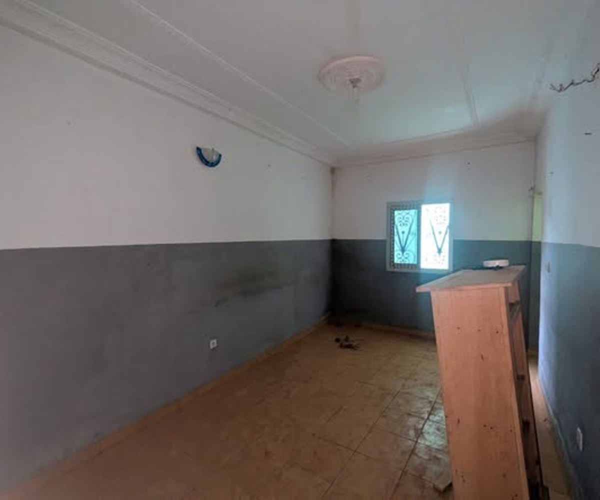 Studio moderne à louer à Olembe