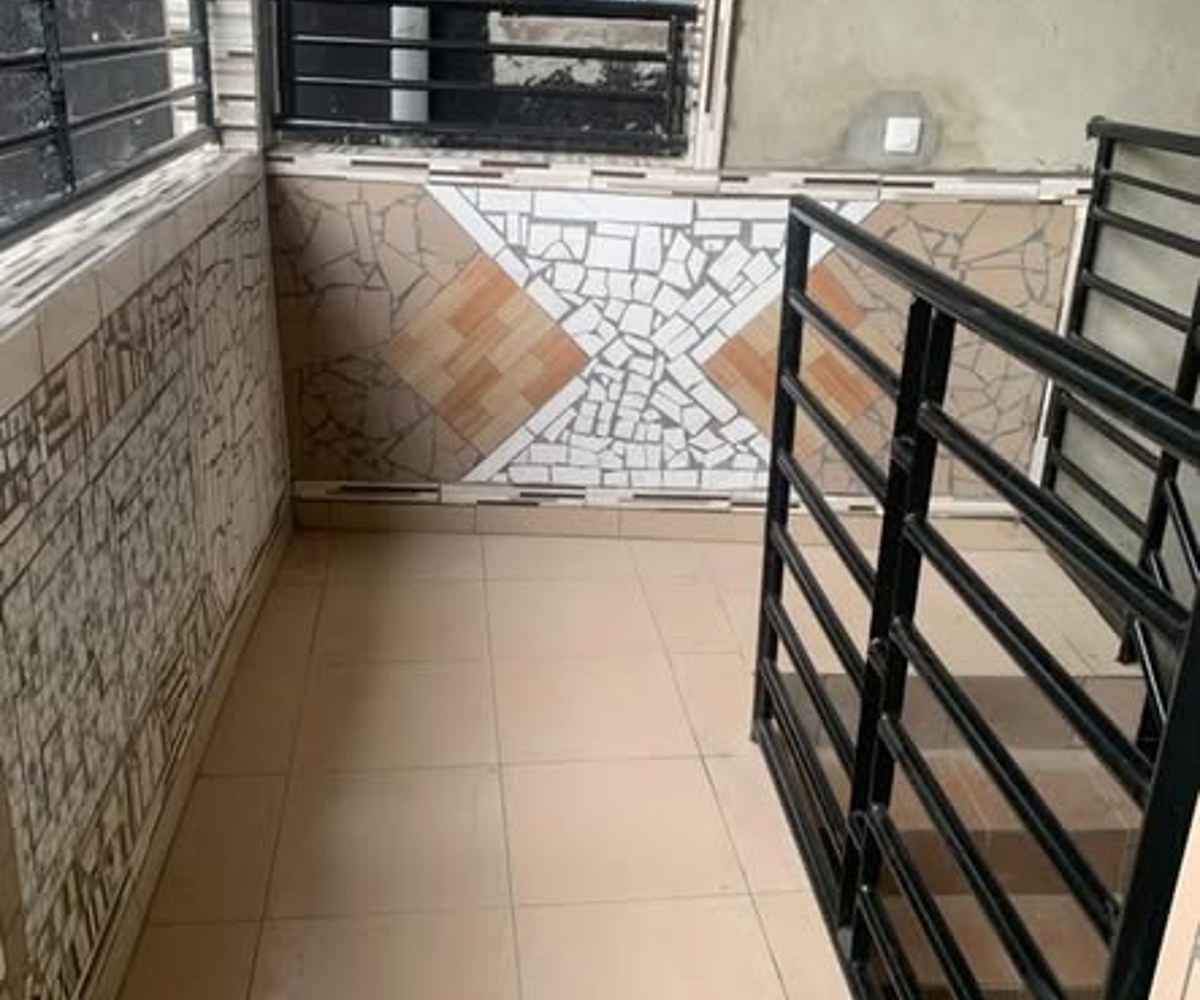 Vaste chambre moderne à Yassa