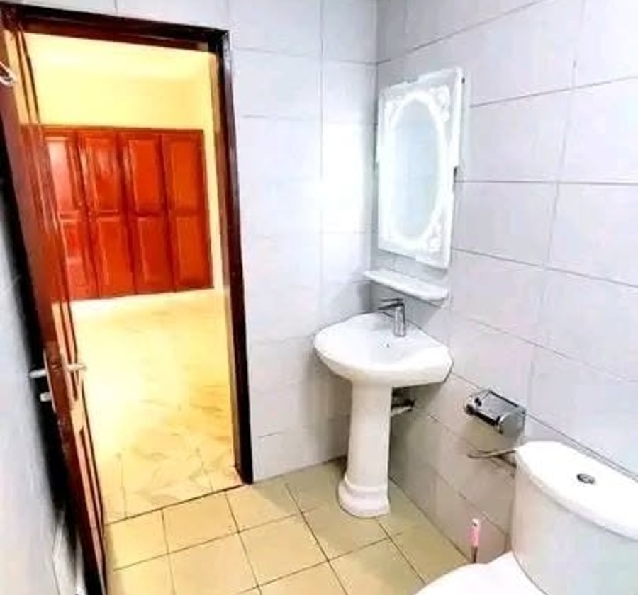 Studio moderne à louer à Nkomo