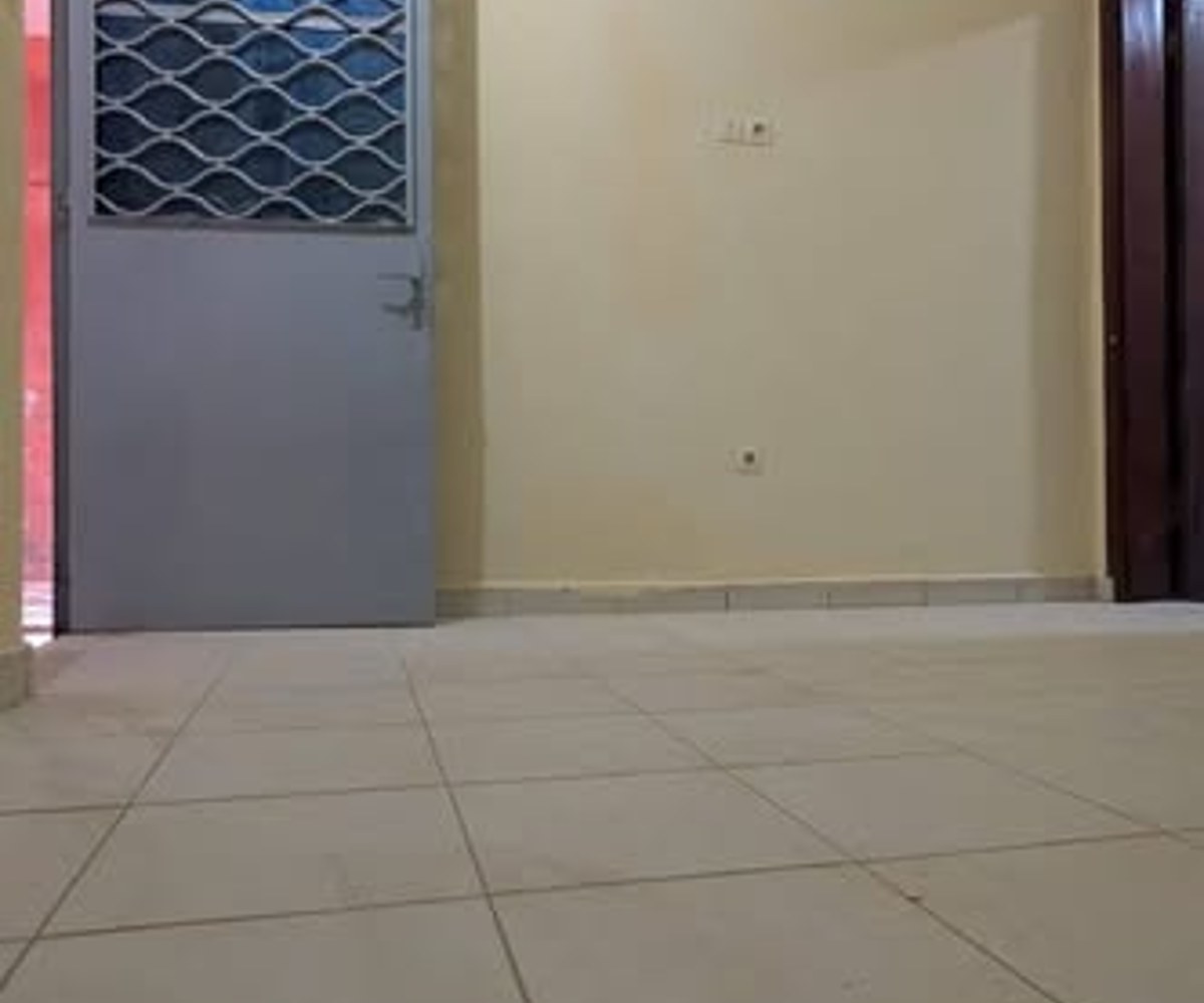 Chambre 3 pièces à louer à Yassa