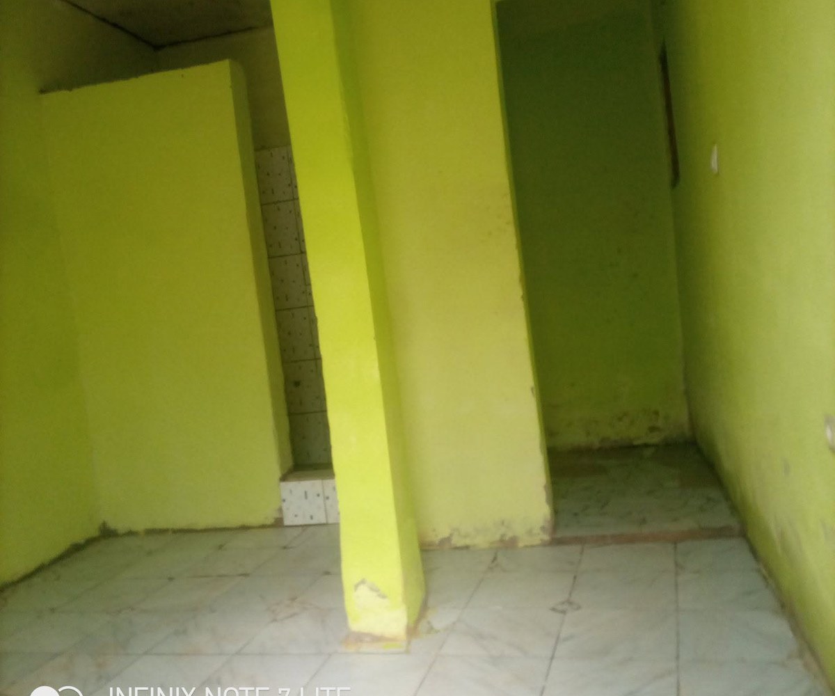 chambre semi moderne à louer à ekie