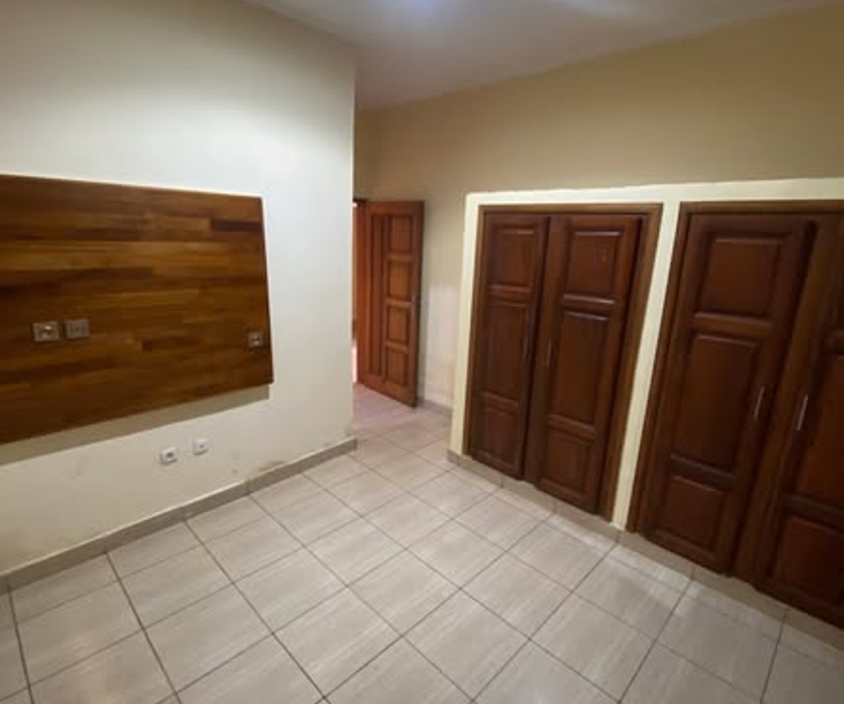 Appartement à louer Odza commissariat