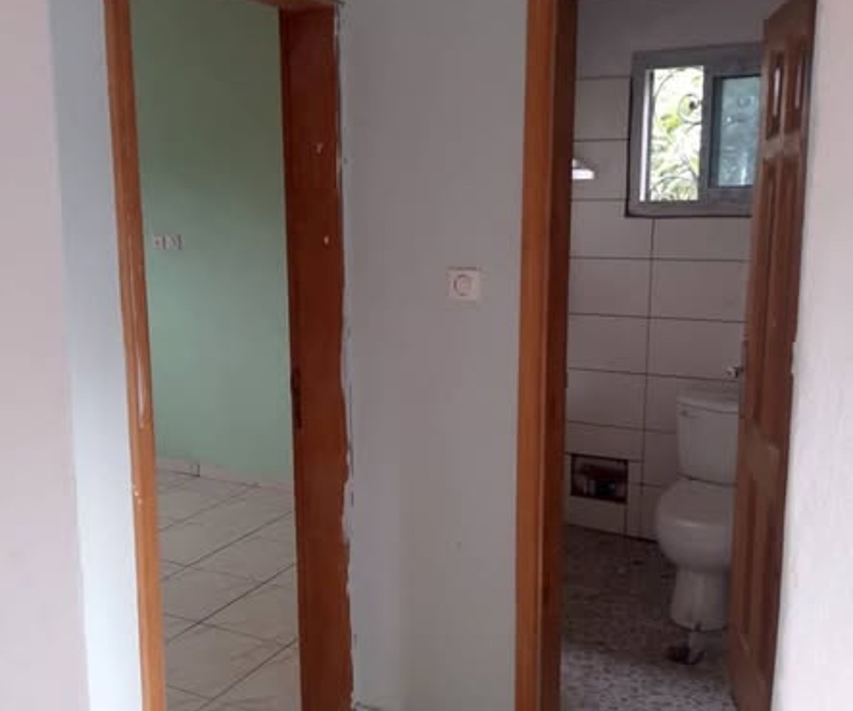 Studio moderne à Village - Douala