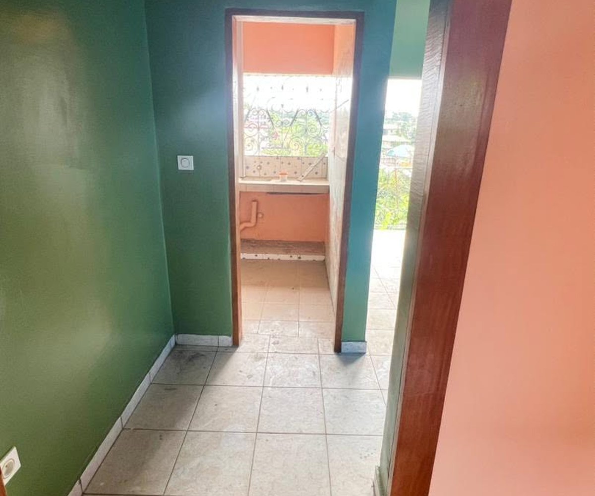 Studio moderne à louer – Douala PK12